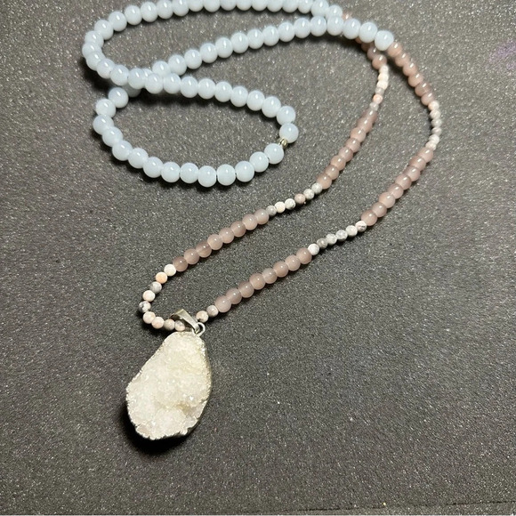 Druzy Crystal Pendant Long 32” Beaded Necklace Multicolor Glass/crystal Like - Picture 1 of 10